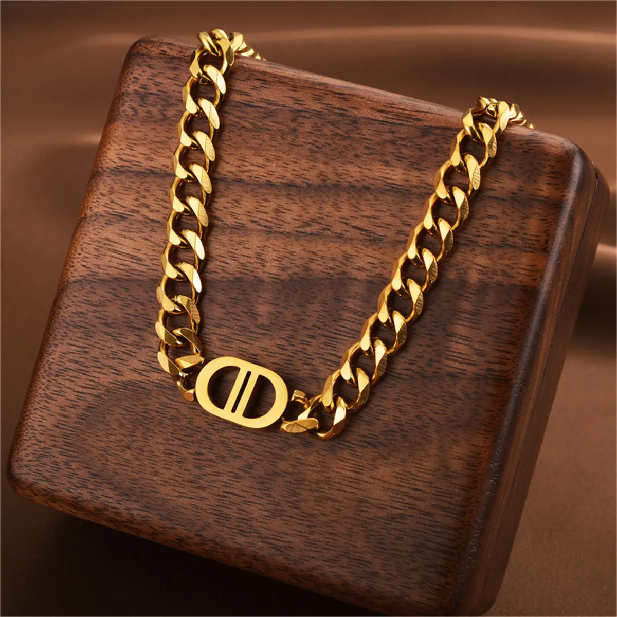 18K Gold-Plated Cuban Chain Oval Pendant Necklace