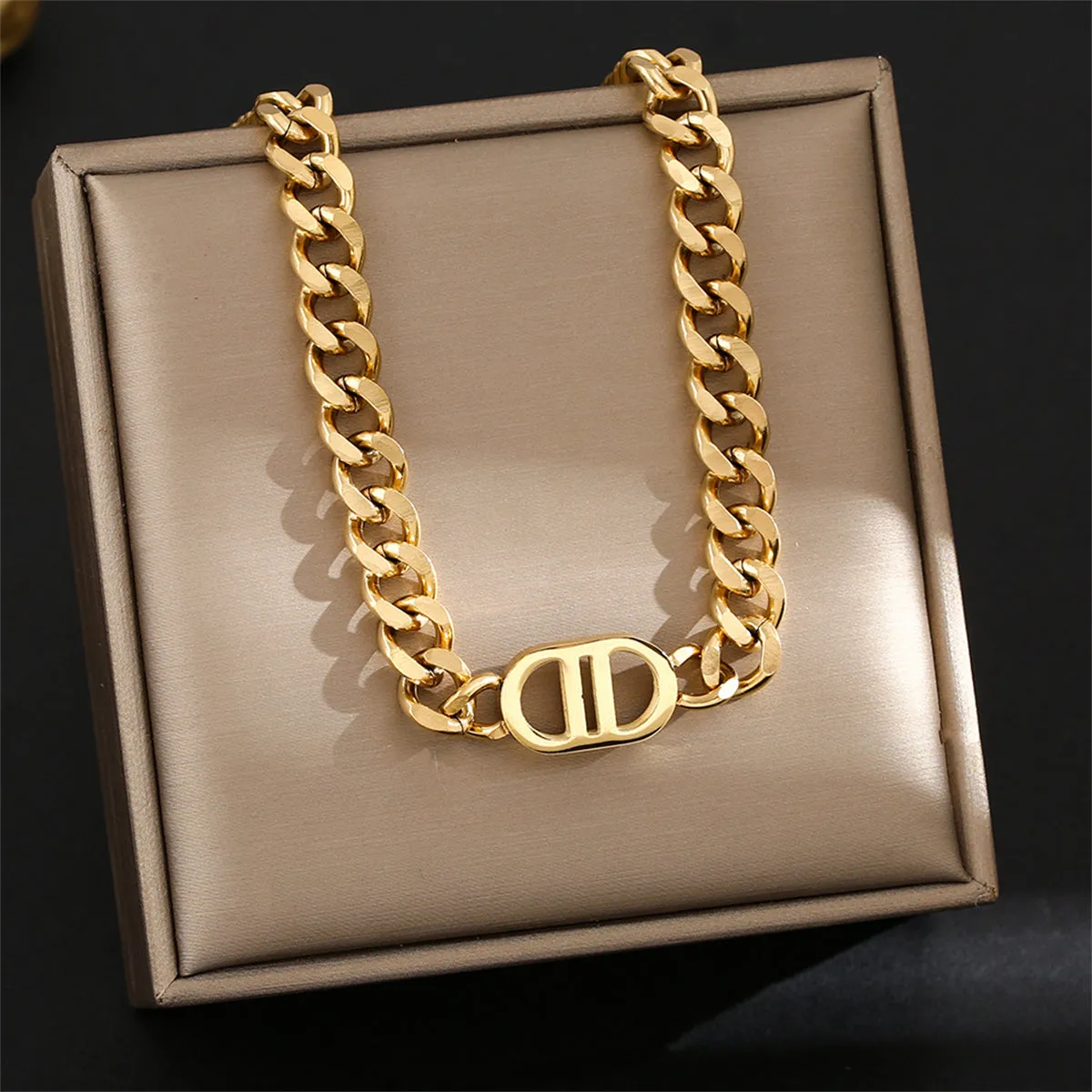 18K Gold-Plated Cuban Chain Oval Pendant Necklace