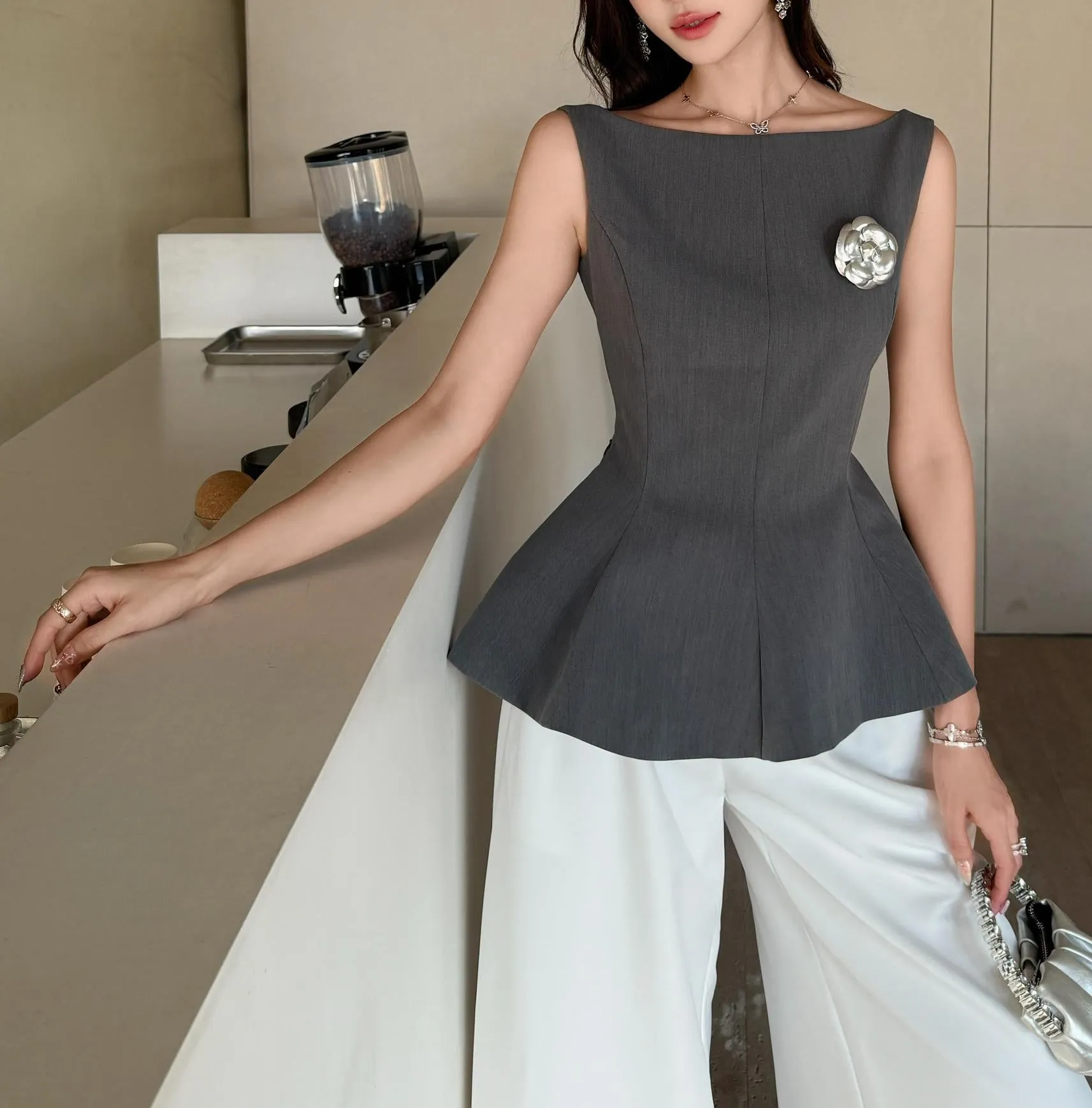 A-line Women's Dress with Sleeveless Design and Stylish Peplum Hem