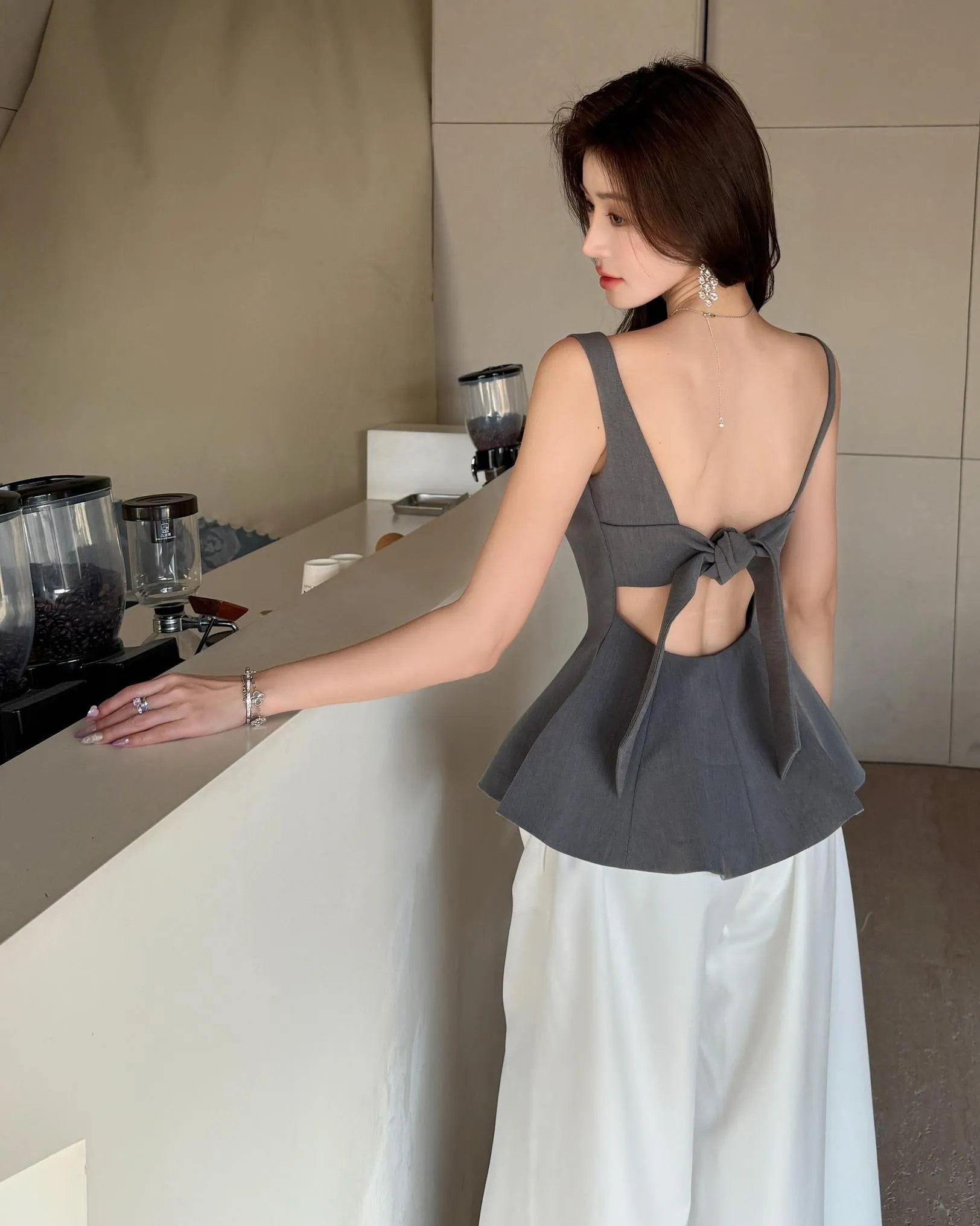 A-line Women's Dress with Sleeveless Design and Stylish Peplum Hem