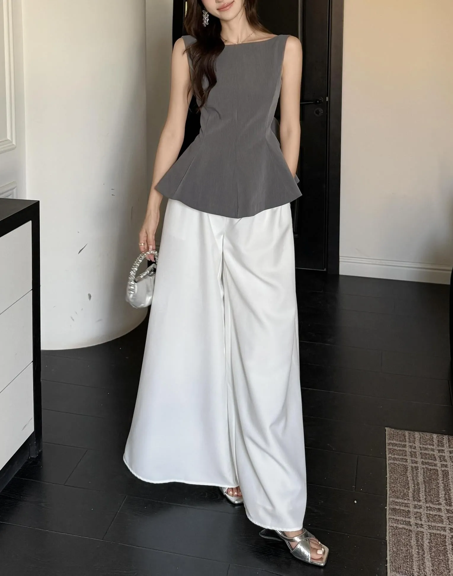 A-line Women's Dress with Sleeveless Design and Stylish Peplum Hem