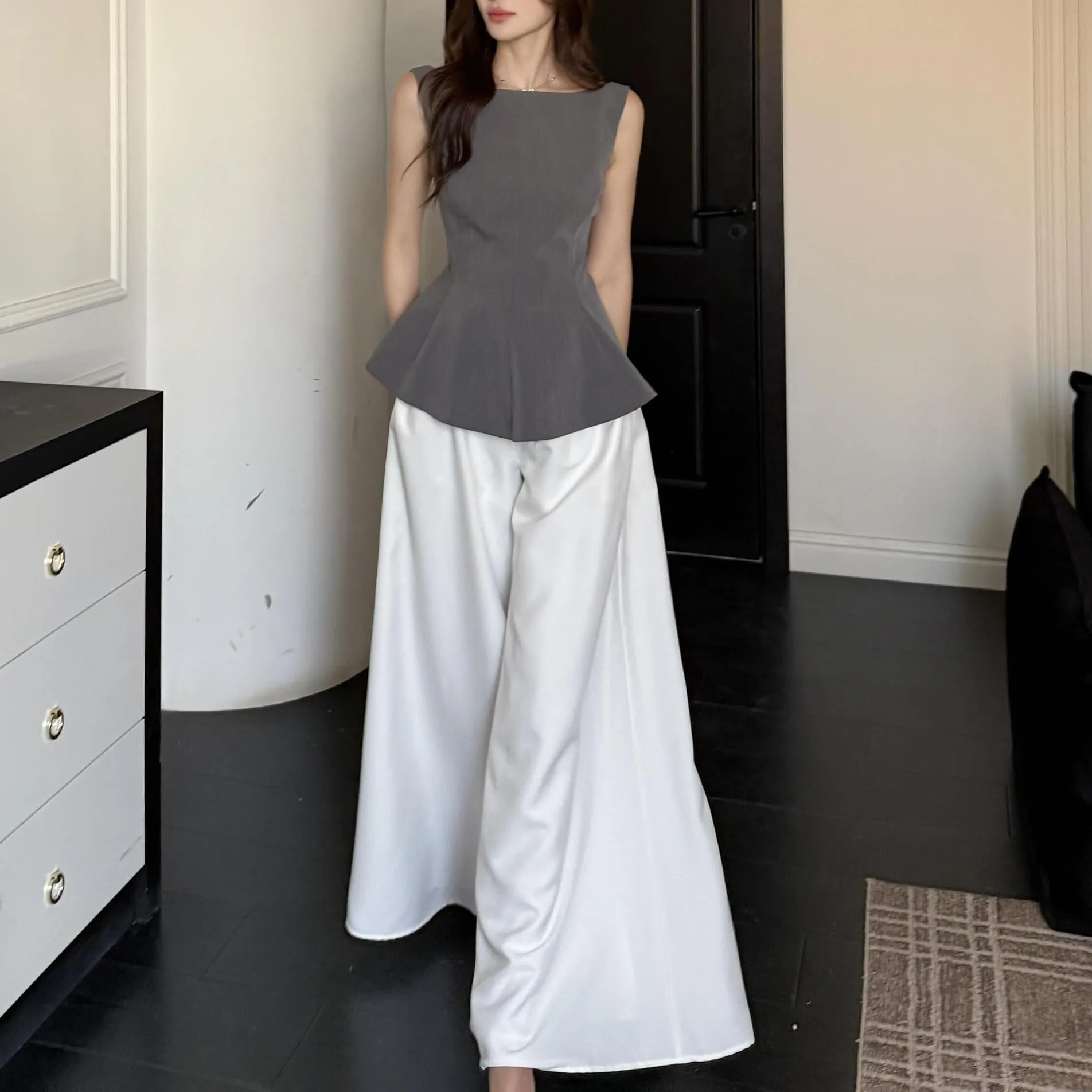 A-line Women's Dress with Sleeveless Design and Stylish Peplum Hem
