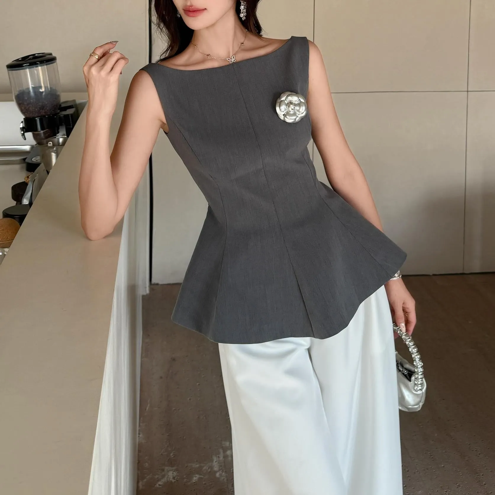 A-line Women's Dress with Sleeveless Design and Stylish Peplum Hem