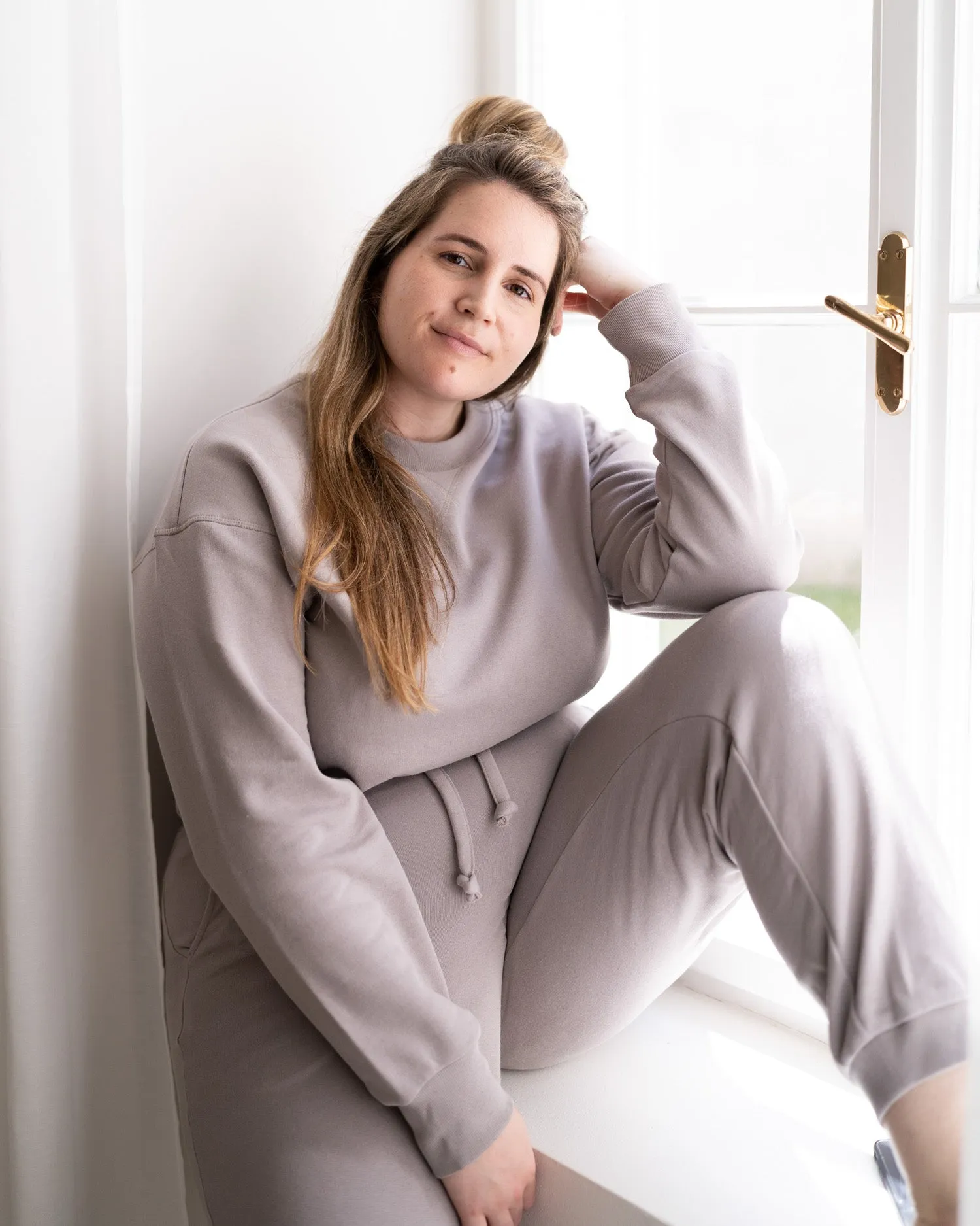 Alma Unisex Sweatshirt