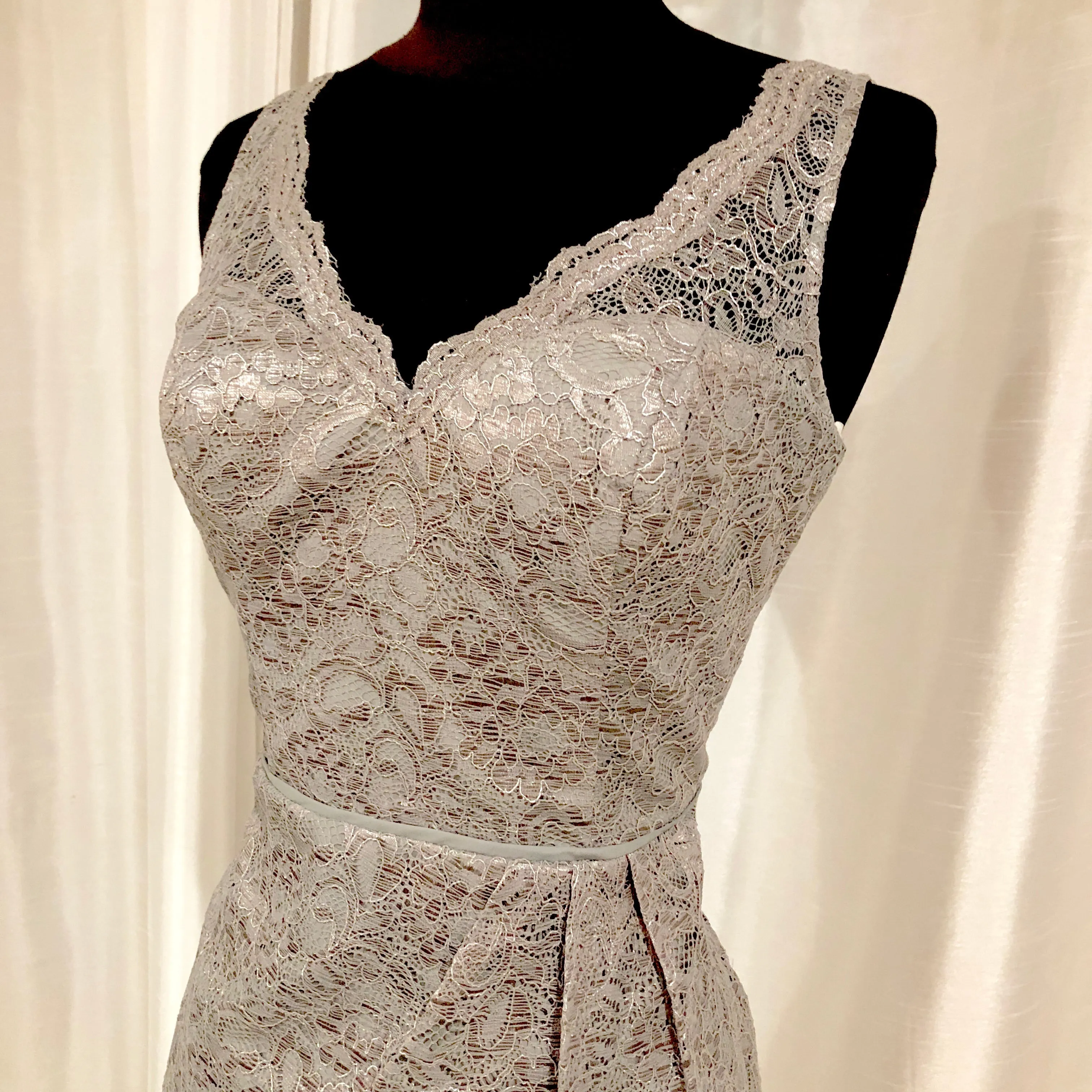 BOUTIQUE Short Silver Gown Size 4