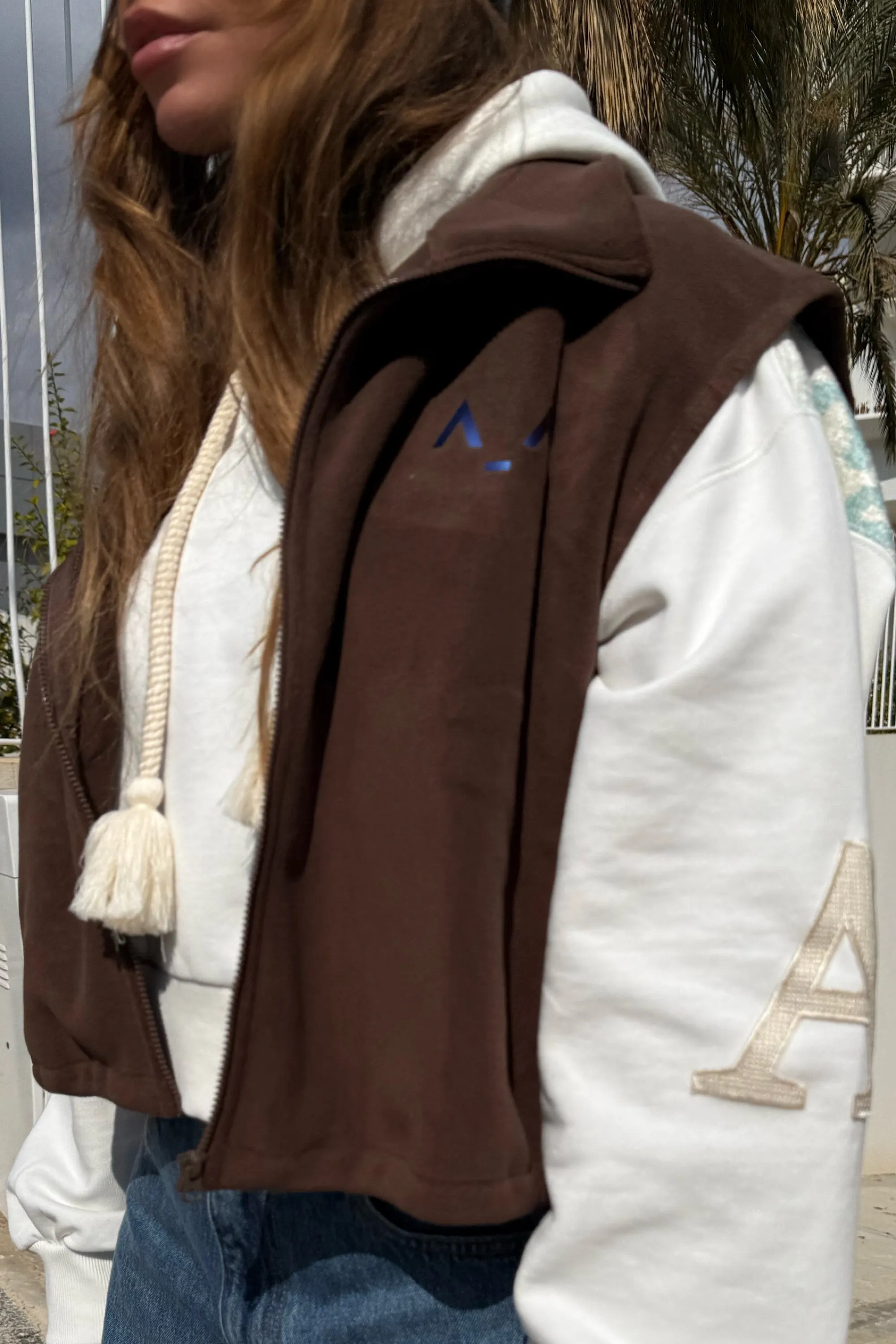 BROWN SLEEVELESS JACKET