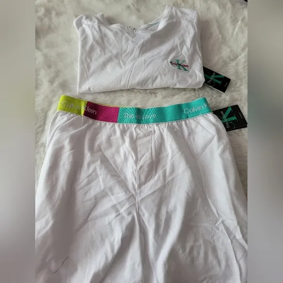 💘CALVIN KLEIN BRAND NEW SLEEP SHORTS AND TSHIRT SIZE L