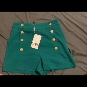 Cien shorts