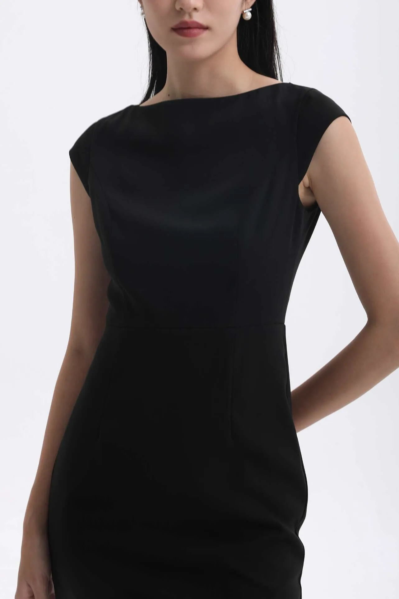 ELEGANT DRESS WITH CAP SLEEVES