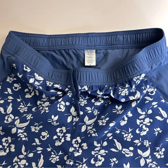 Fair Harbor Women’s Navy Floral Corliss Short Size XL