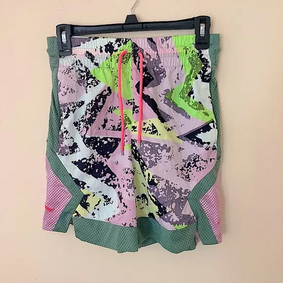 Nike Air Jordan’s NWT’s Women’s Heatwave Diamond Basketball Shorts Size X-Small