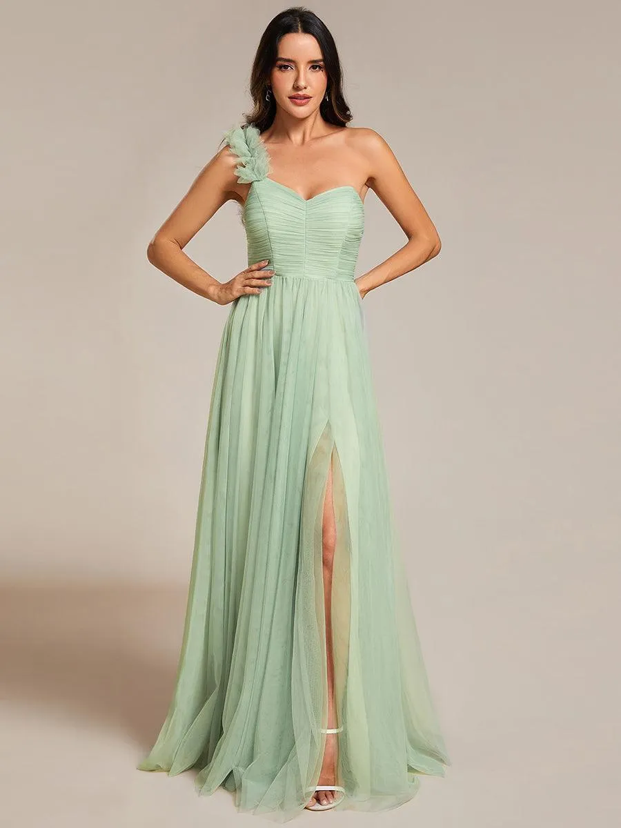 Robe demoiselle d'honneur à une épaule appliquée en tulle avec une fente haute