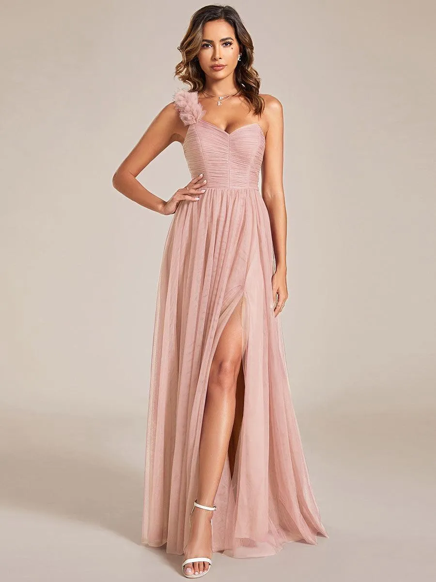 Robe demoiselle d'honneur à une épaule appliquée en tulle avec une fente haute