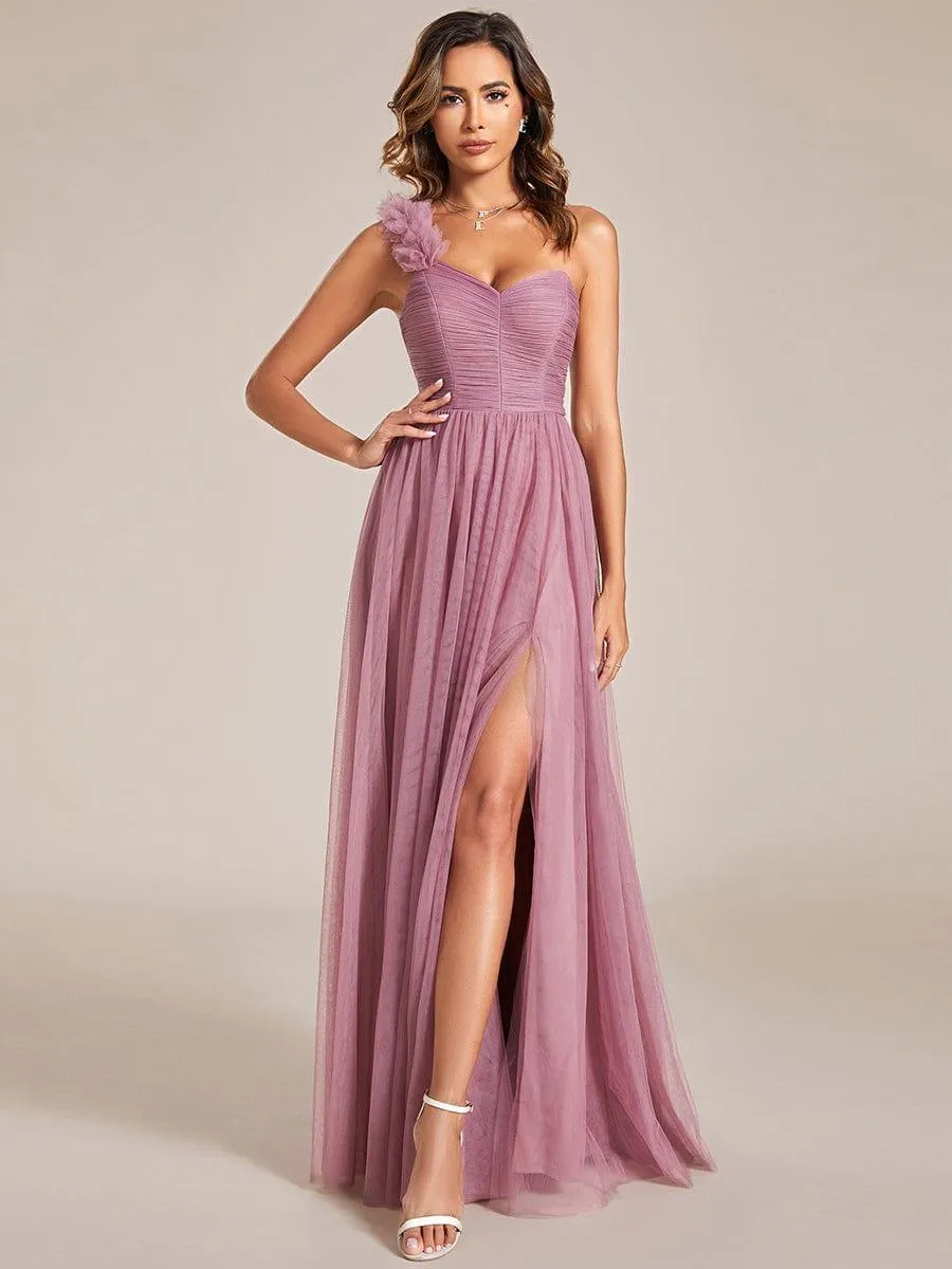 Robe demoiselle d'honneur à une épaule appliquée en tulle avec une fente haute