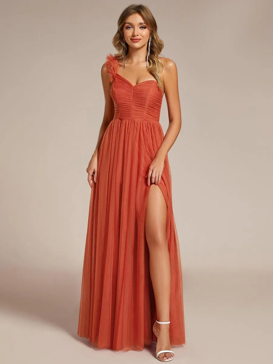 Robe demoiselle d'honneur à une épaule appliquée en tulle avec une fente haute