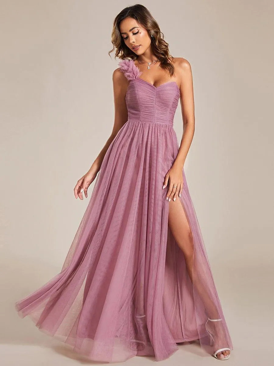 Robe demoiselle d'honneur à une épaule appliquée en tulle avec une fente haute