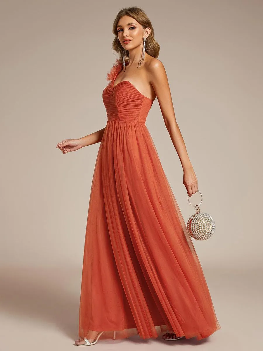 Robe demoiselle d'honneur à une épaule appliquée en tulle avec une fente haute