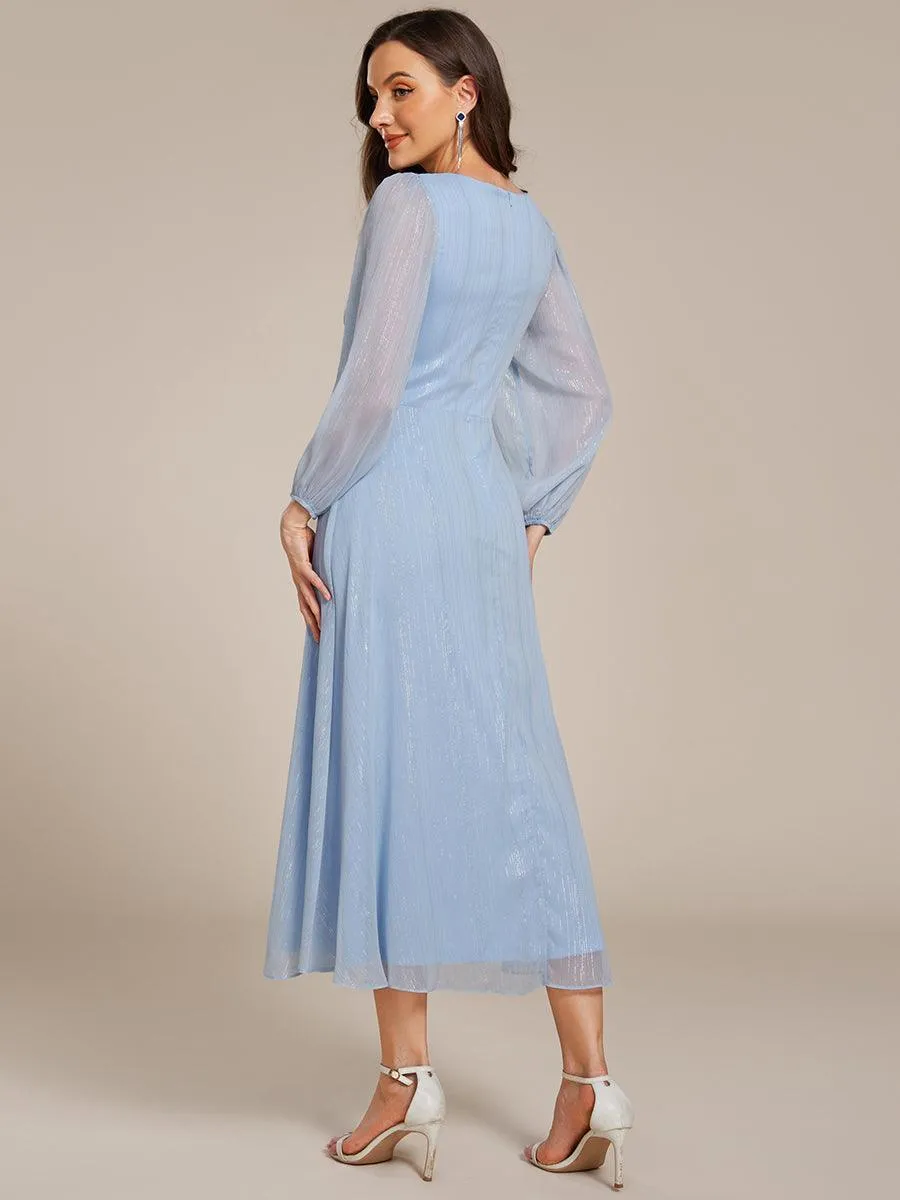 Robe d'invité trapèze en mousseline scintillante à manches longues et col en V