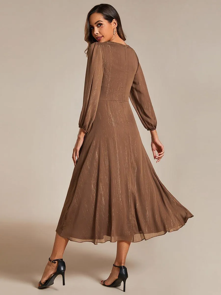 Robe d'invité trapèze en mousseline scintillante à manches longues et col en V