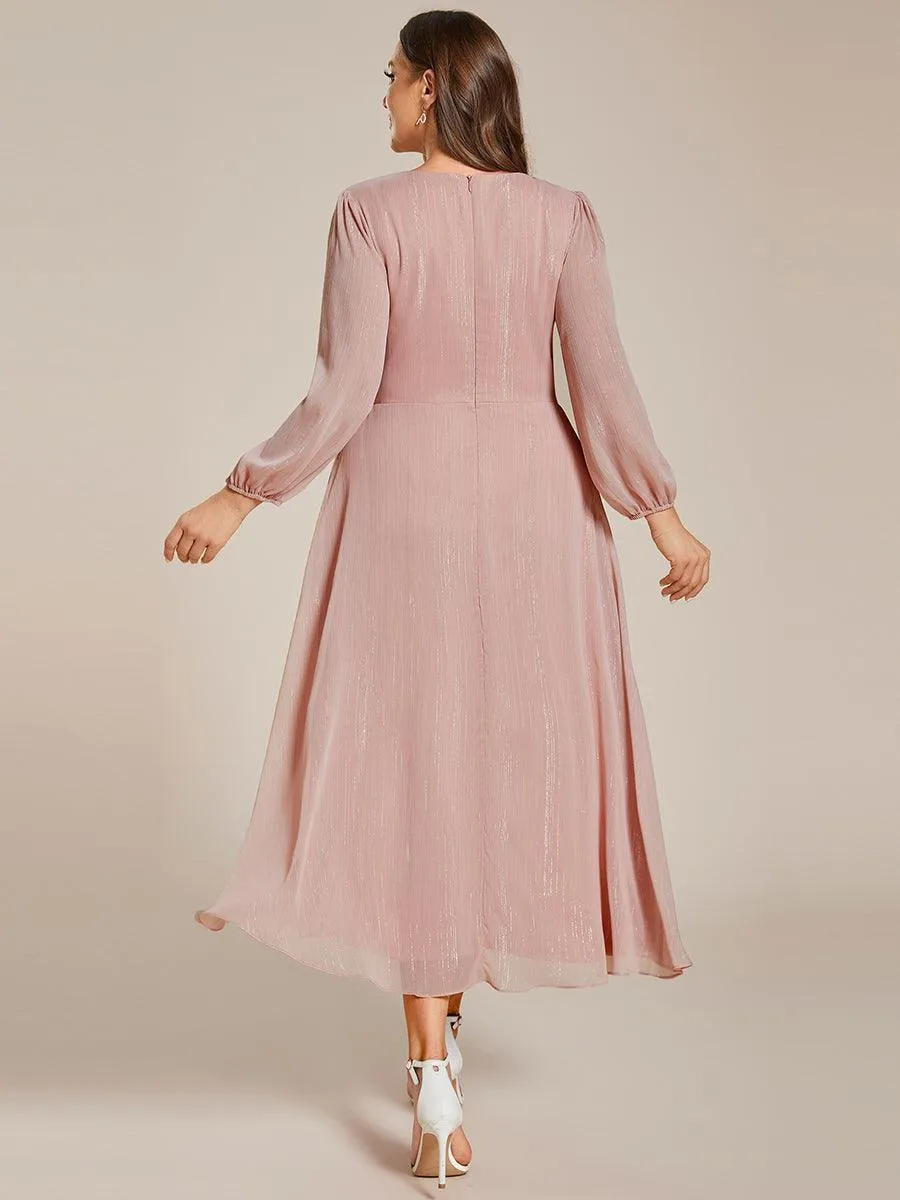 Robe d'invité trapèze en mousseline scintillante à manches longues et col en V