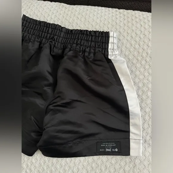 RVCA Everlast Boxing Shorts 14.5” in Black / White Size Small T2023RES *sample