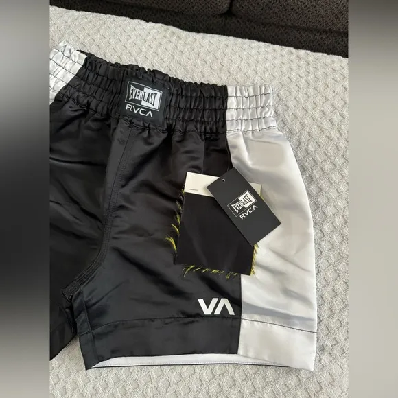 RVCA Everlast Boxing Shorts 14.5” in Black / White Size Small T2023RES *sample