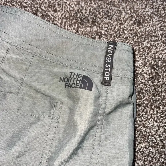 The North Face Womens 4 Horizon 2.0 Roll-Up Shorts Size 0