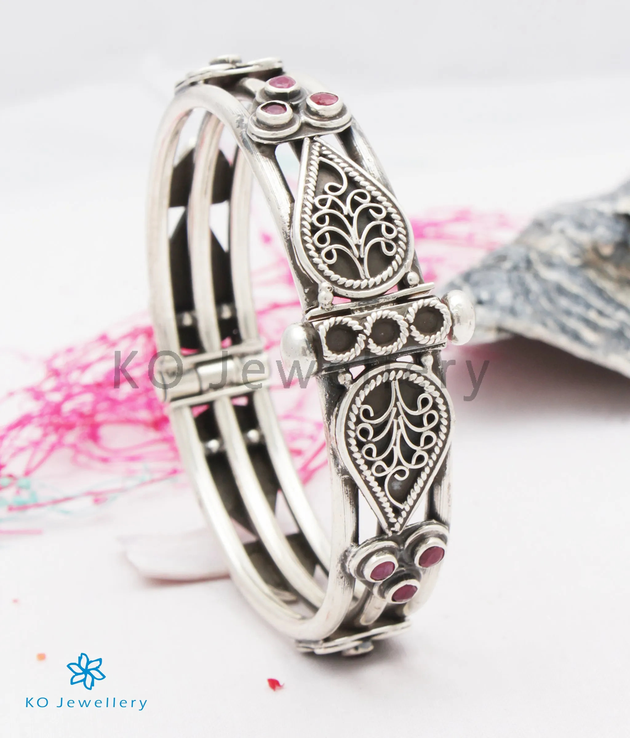 The Sarisha Silver Bracelet (Red/Size 2.6)
