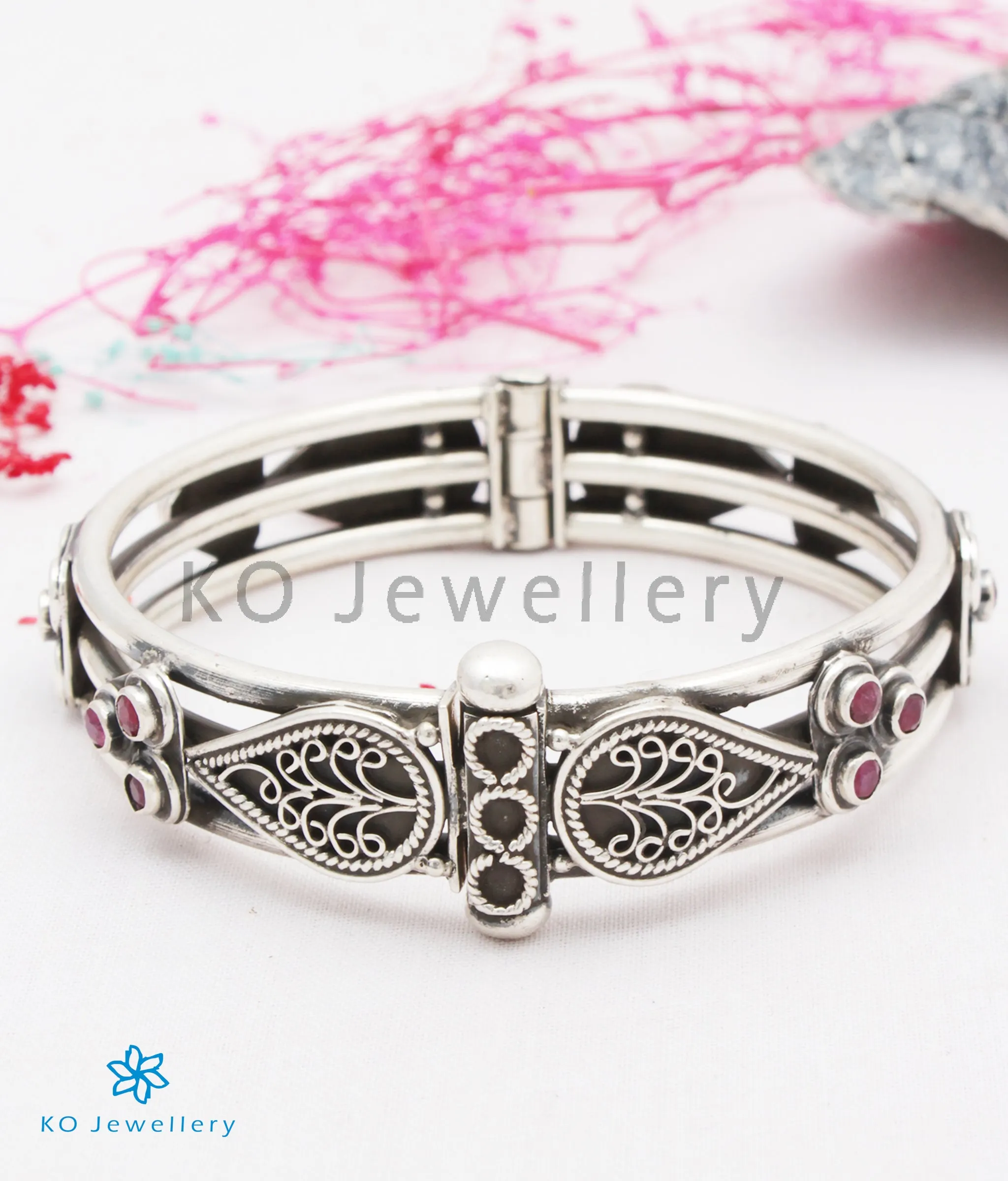 The Sarisha Silver Bracelet (Red/Size 2.6)
