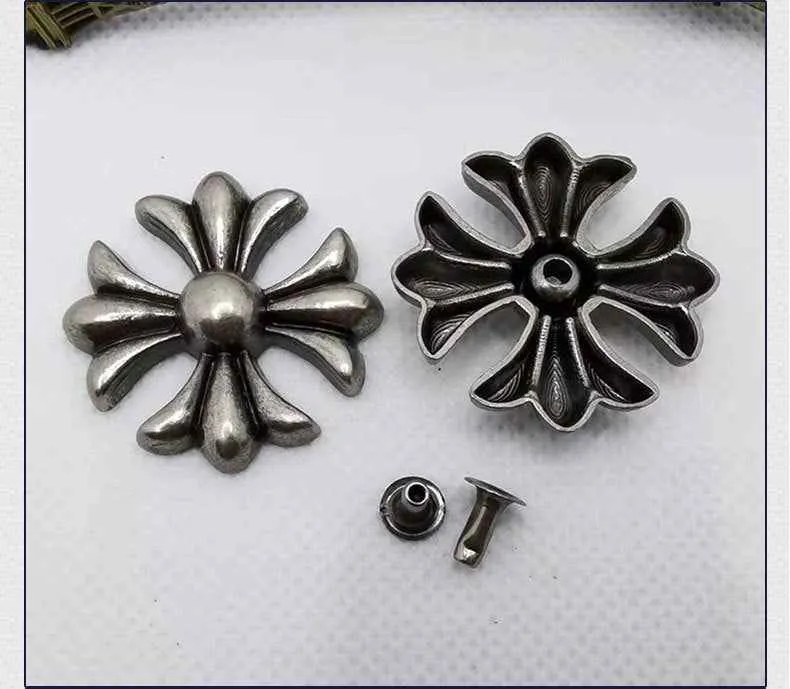 Vintage Punk Cross Rivets – Antique Silver Gothic Studs 30 Pack
