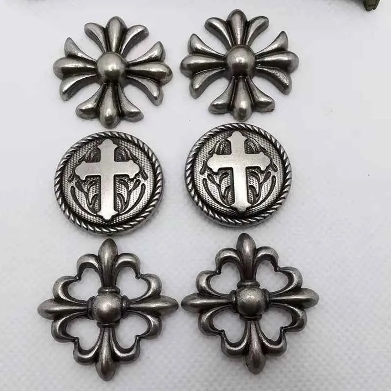 Vintage Punk Cross Rivets – Antique Silver Gothic Studs 30 Pack